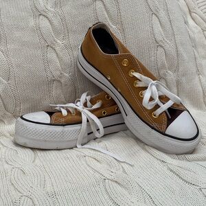 Women’s Converse All Star mustard Brown Shoes, size 8, excellent condition